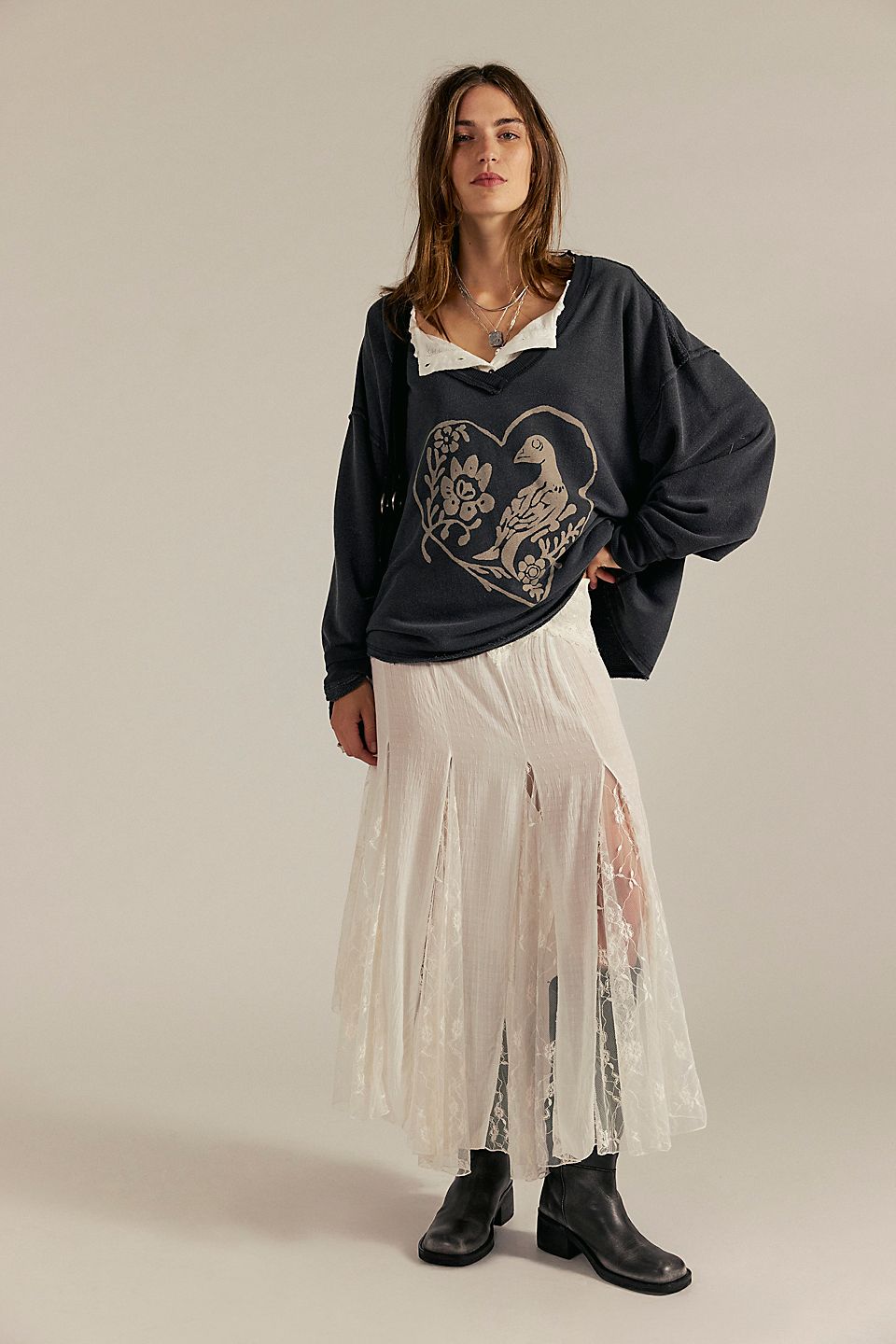 Free People - Venice V-Neck Graphic Sweatshirt - BLACK BIRD COMBO