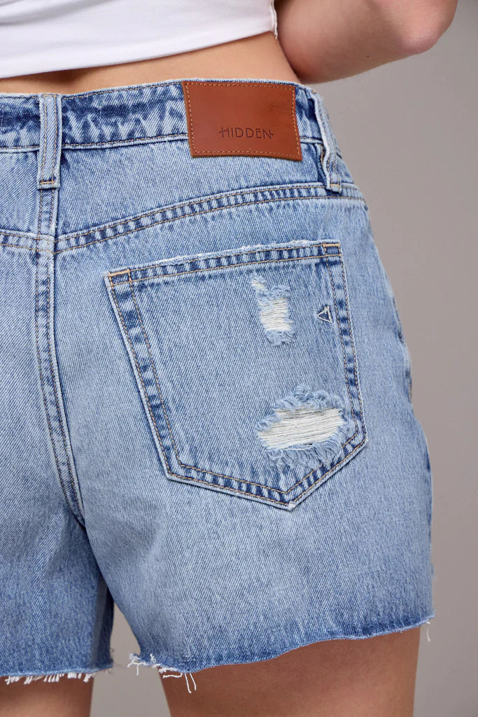 Hidden - FINN - Medium Light Distressed High Rise Short