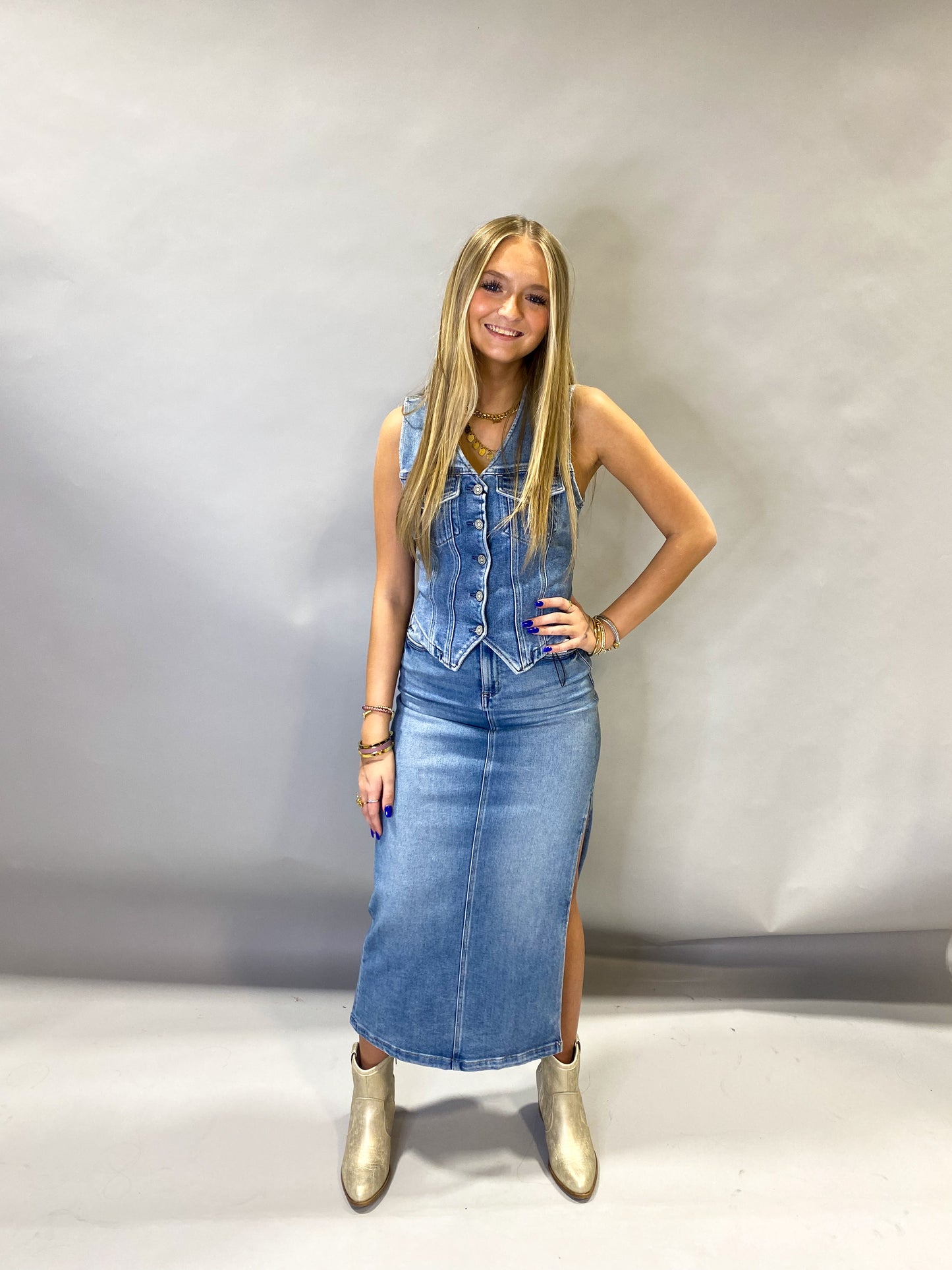 HIdden - Peyton Midi Skirt with Side Slit - Medium Wash