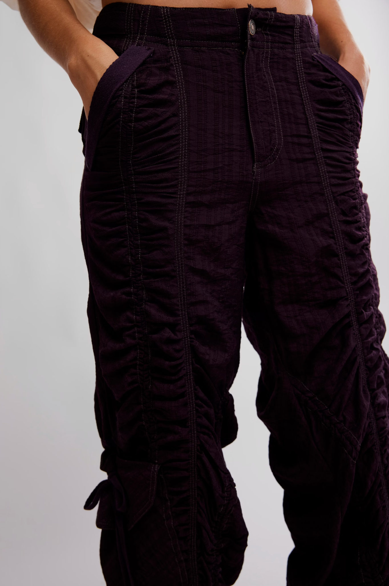 Free People - Scorpio Shirred Mid-Rise Cargo Pants - BLACK COFFEE