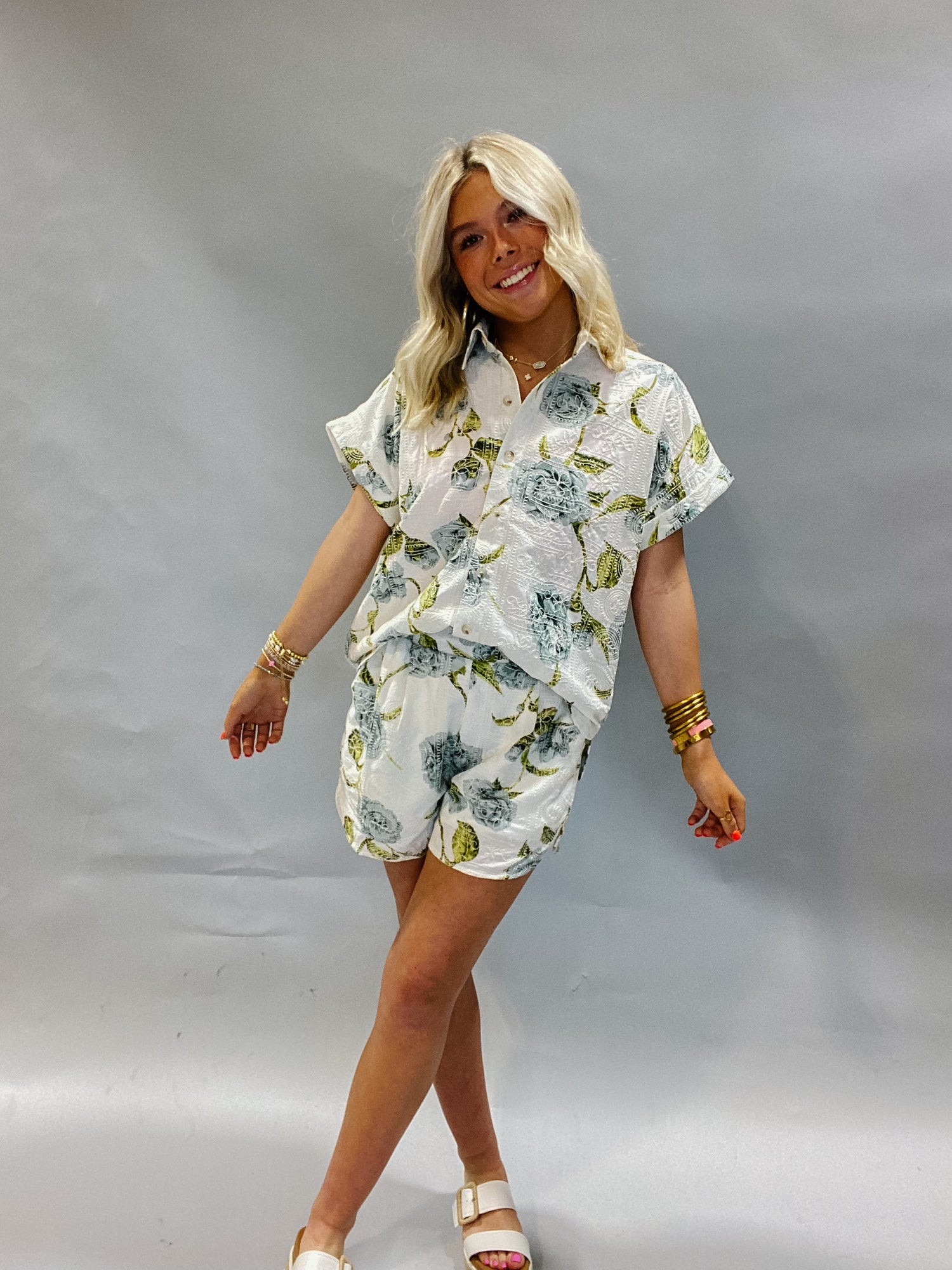 ON SUNDAYS WE BRUNCH