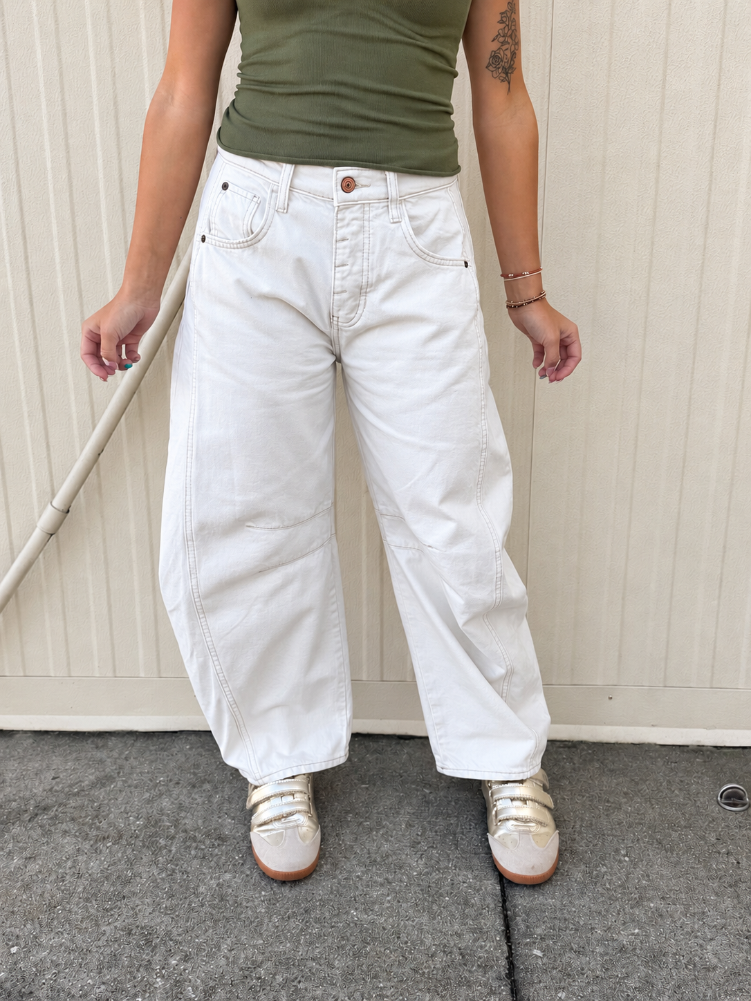 Free People - Good Luck Mid-Rise Barrel Jean - MILK