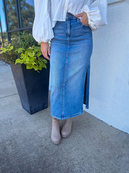 HIdden - Peyton Midi Skirt with Side Slit - Medium Wash