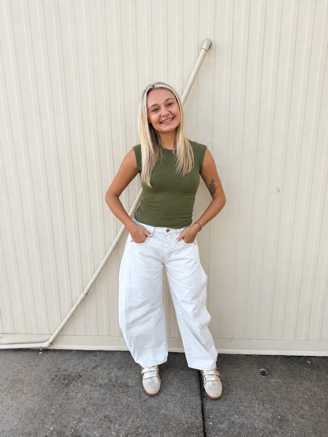 Free People - Good Luck Mid-Rise Barrel Jean - MILK