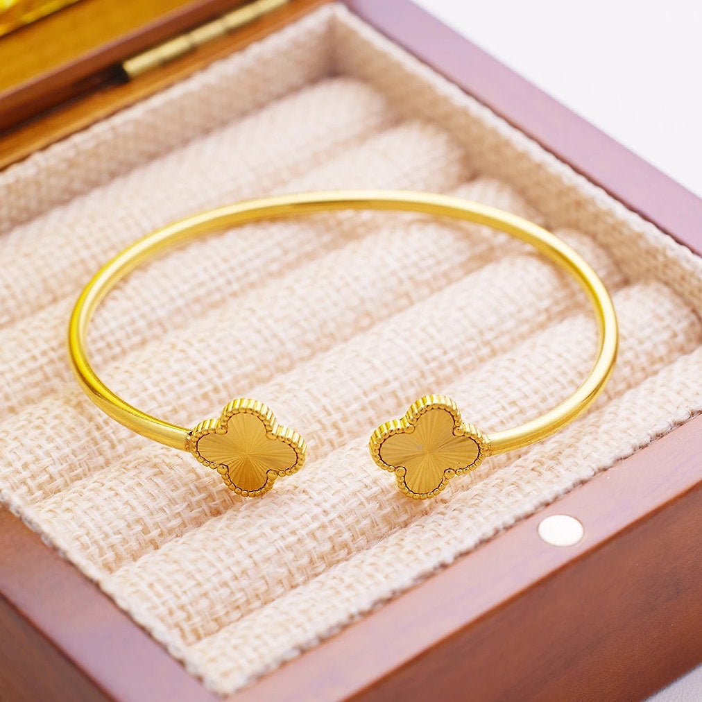ADORN - Covenant Gold Clover Cuff