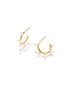 Kendra Scott - Leighton Gold Pearl Huggie Earrings in White Pearl