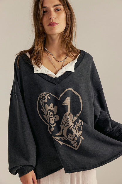 Free People - Venice V-Neck Graphic Sweatshirt - BLACK BIRD COMBO