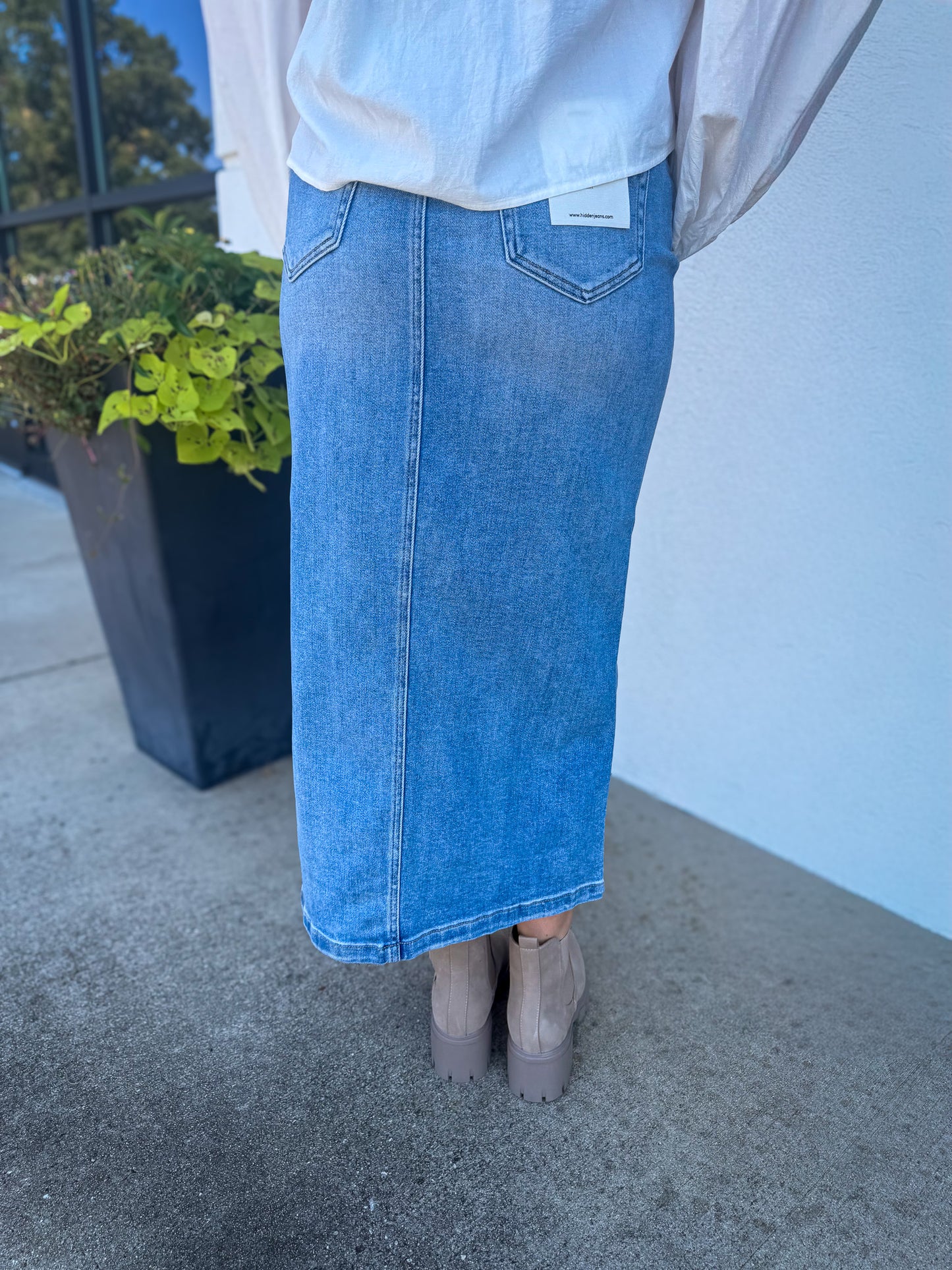 HIdden - Peyton Midi Skirt with Side Slit - Medium Wash