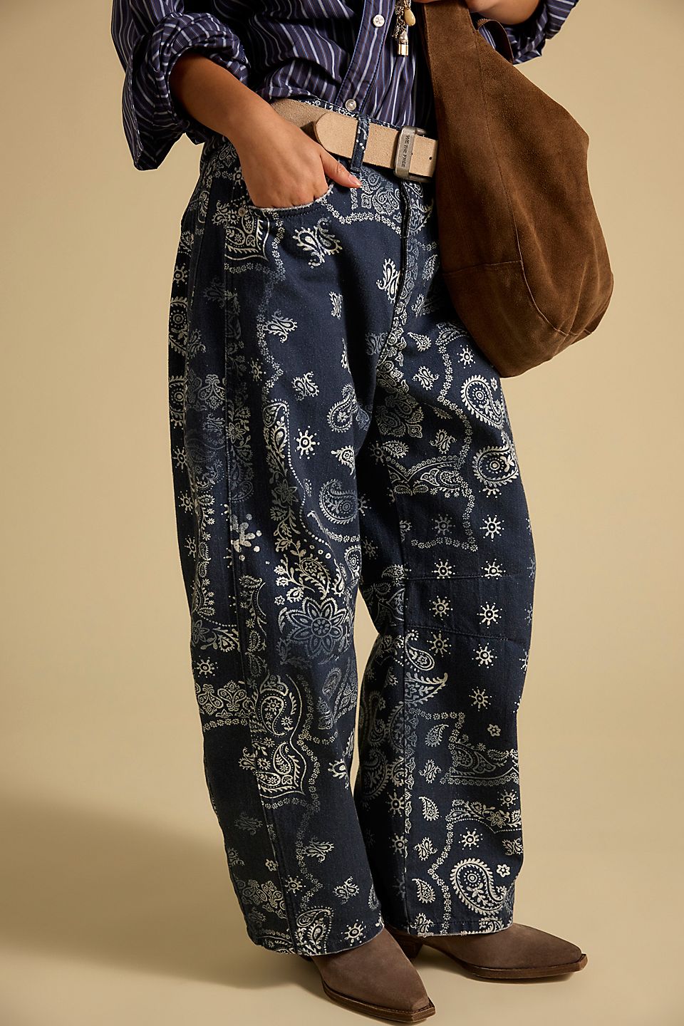 Free People - Good Luck Printed Barrel Jeans - NAVY BANDANA