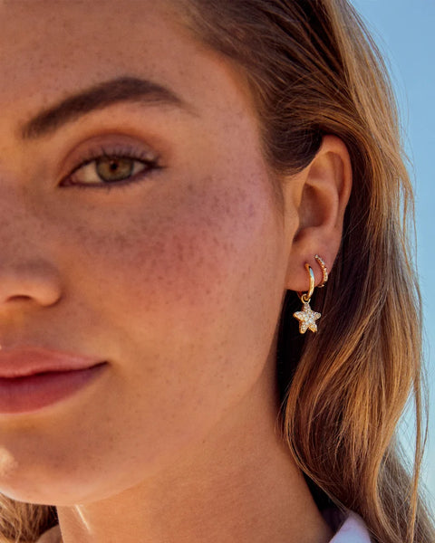 Kendra Scott - Jae Convertible Gold Star Pave Huggie Earrings in White Crystal