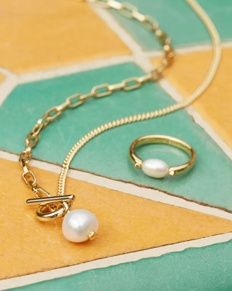 Kendra Scott - Leighton Gold Pearl Band Ring in White Pearl