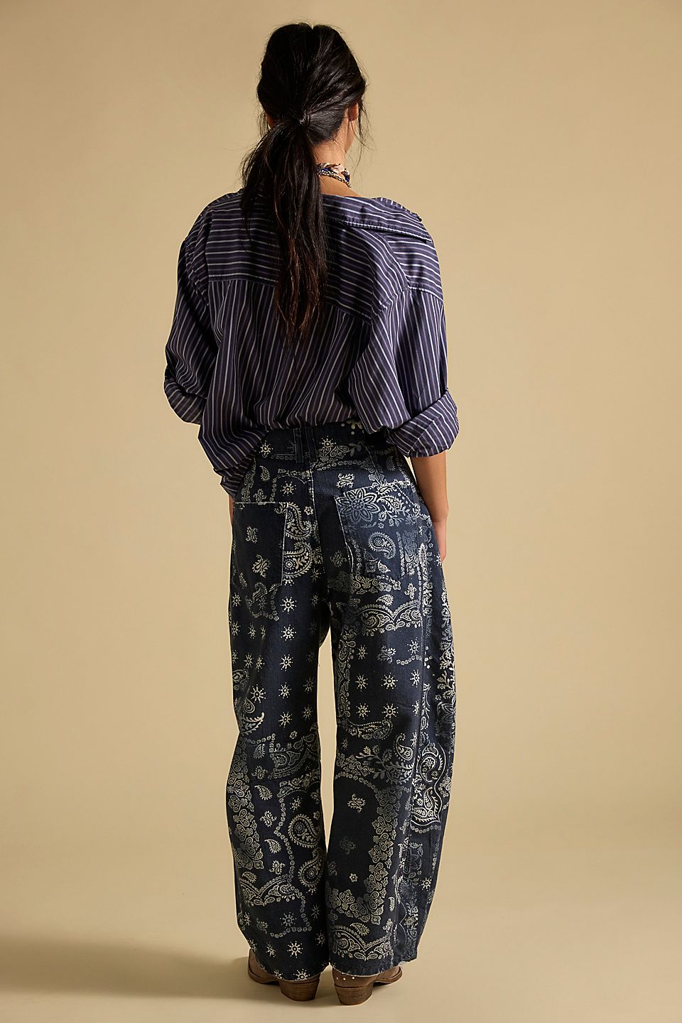 Free People - Good Luck Printed Barrel Jeans - NAVY BANDANA