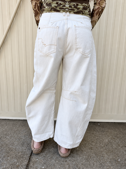 Free People - Good Luck Mid-Rise Barrel Jean - MILK