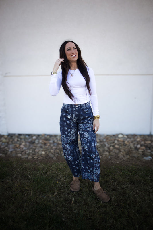 Free People - Good Luck Printed Barrel Jeans - NAVY BANDANA