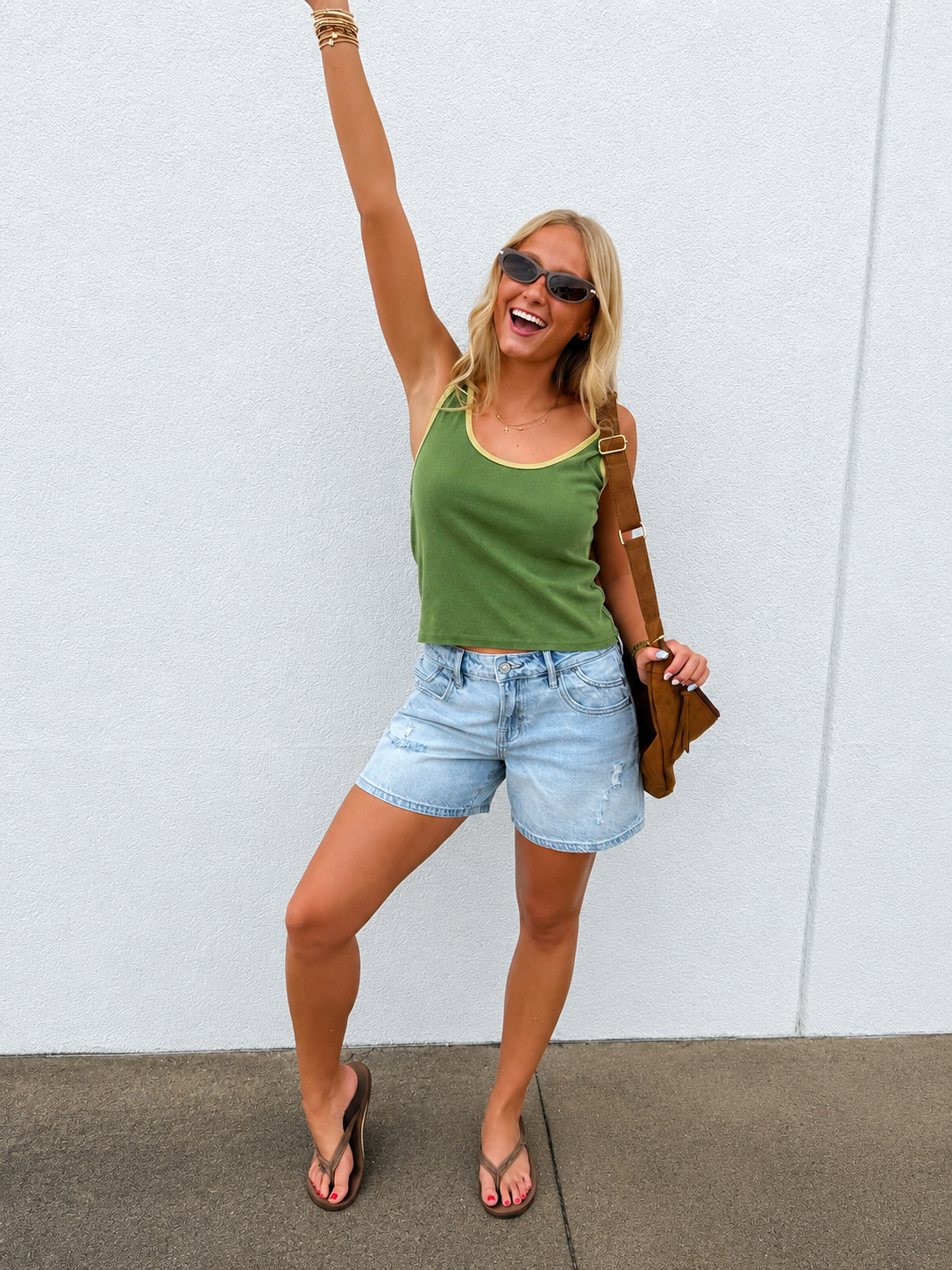 HIDDEN - Sammie Distressed Barrel Denim Shorts – 5" Baggy Mid-Rise - Light Wash