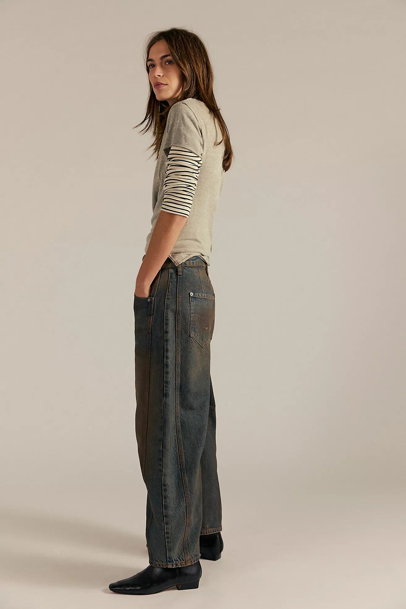 Free People - Good Luck Mid-Rise Barrel Jeans - LOST IN THE DESERT