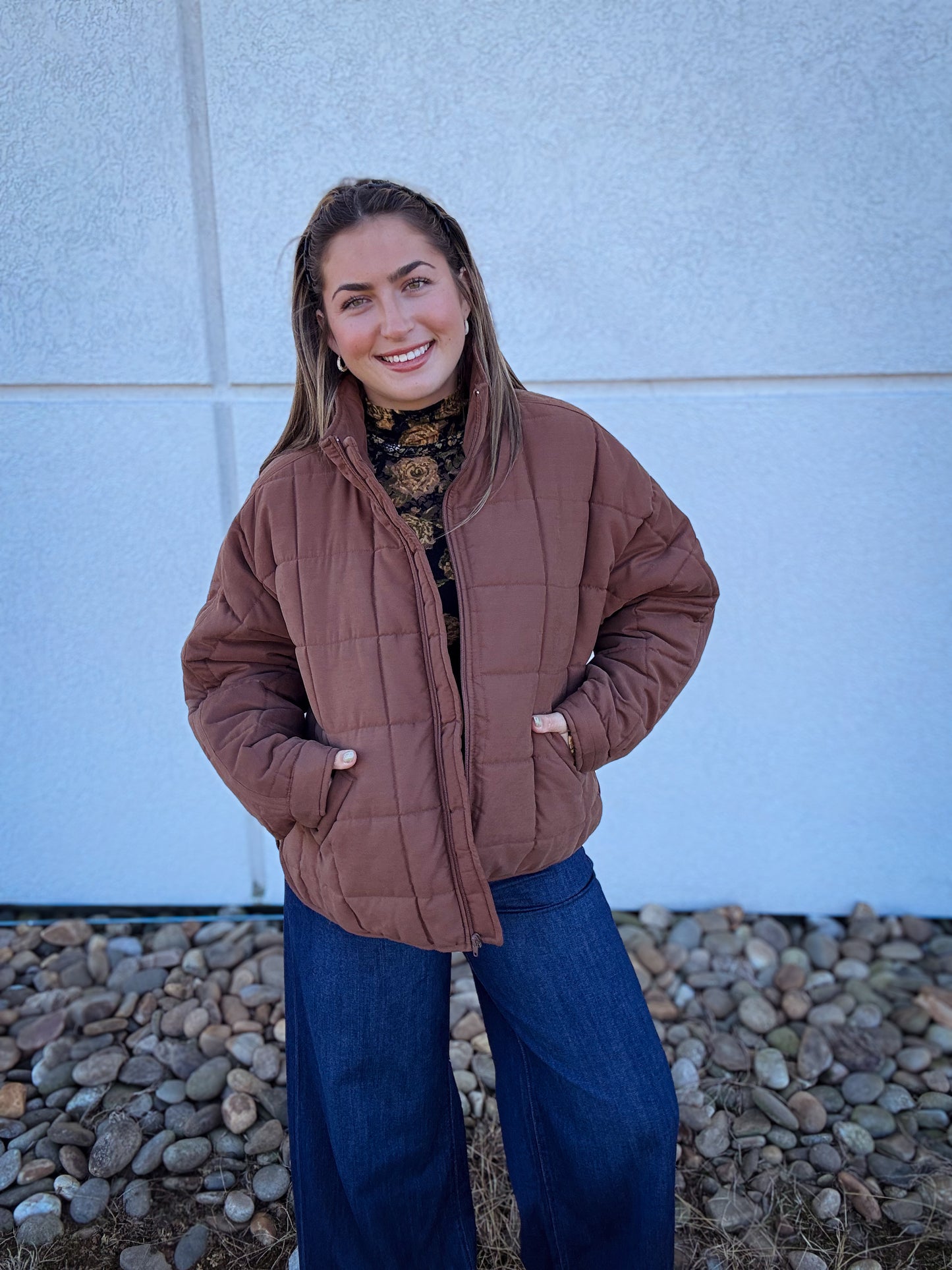 Brown quilted jacket with pockets and a zipper 