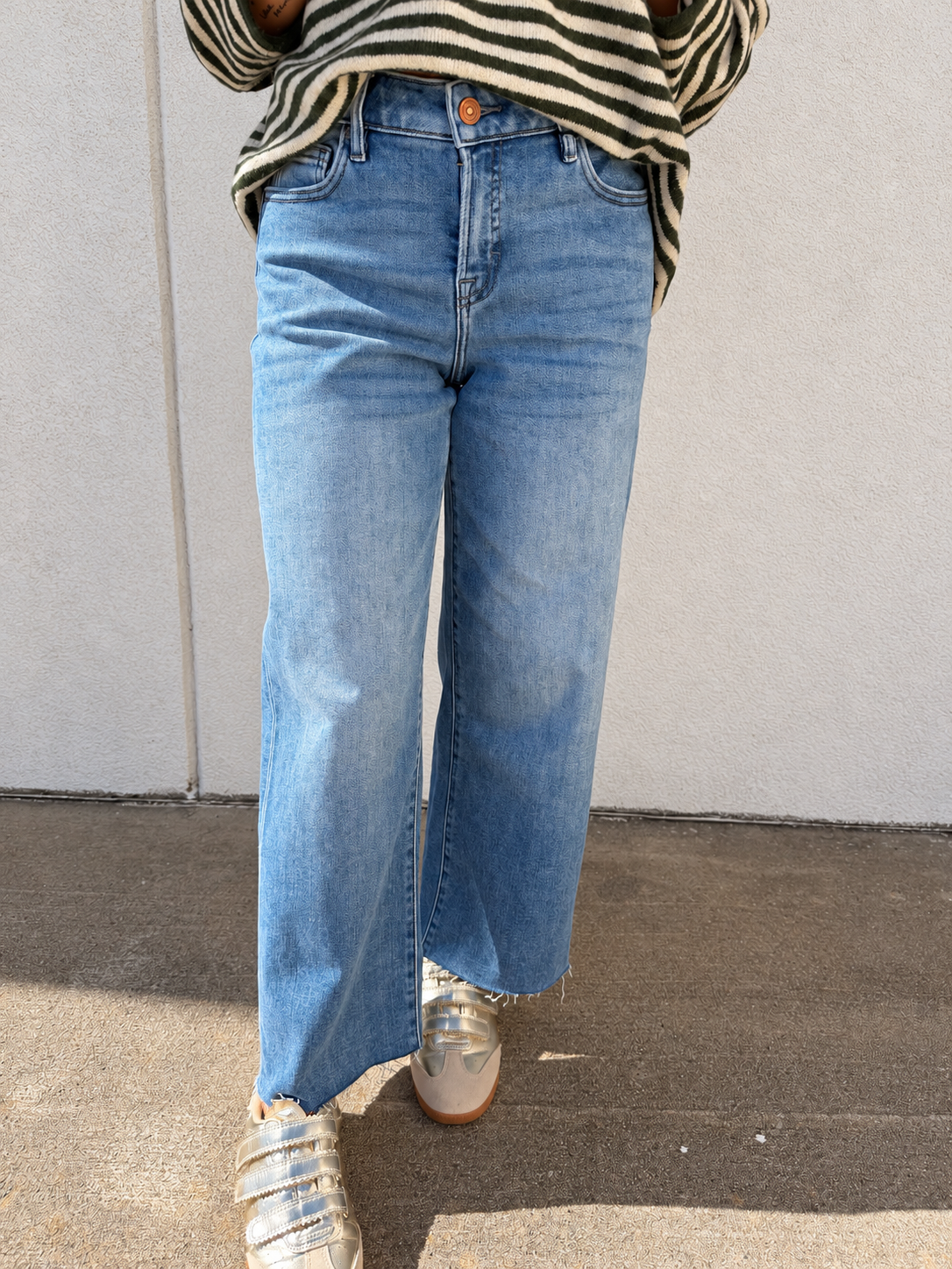 Hidden - Logan Medium Wash Mid Rise Petite Dad Jeans