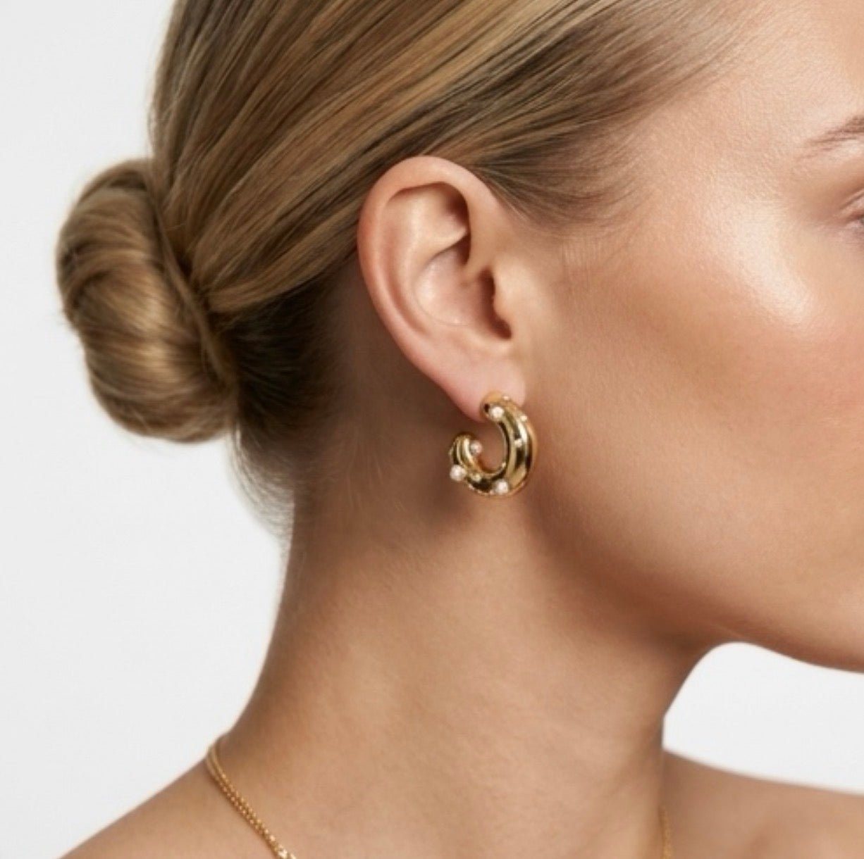 ADORN -Pearl of Great Price Hoop Earrings