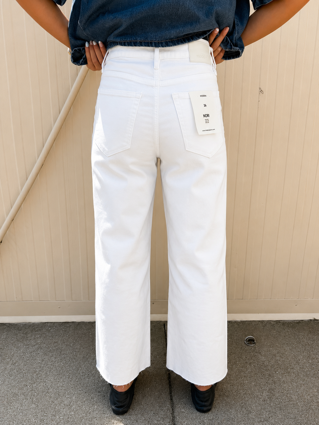HIDDEN - Nori Cropped Raw Hem Wide Leg Jeans - WHITE