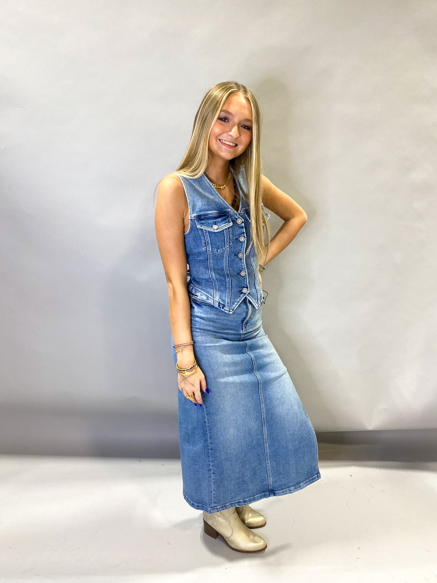 HIdden - Peyton Midi Skirt with Side Slit - Medium Wash