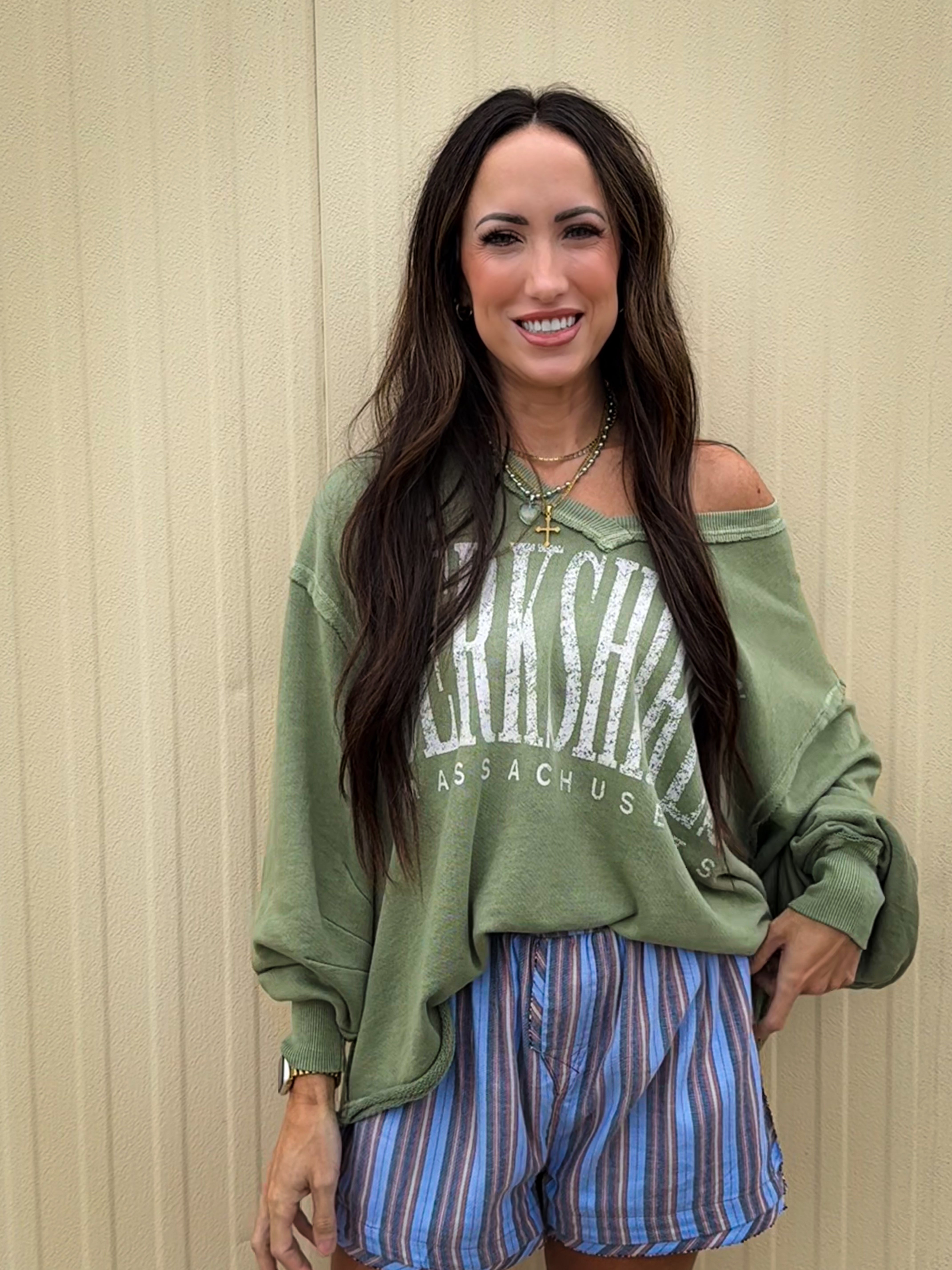 Free People - Venice V-Neck Graphic Sweatshirt - BERKSHIRES – YES