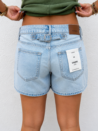 HIDDEN - Sammie Distressed Barrel Denim Shorts – 5" Baggy Mid-Rise - Light Wash