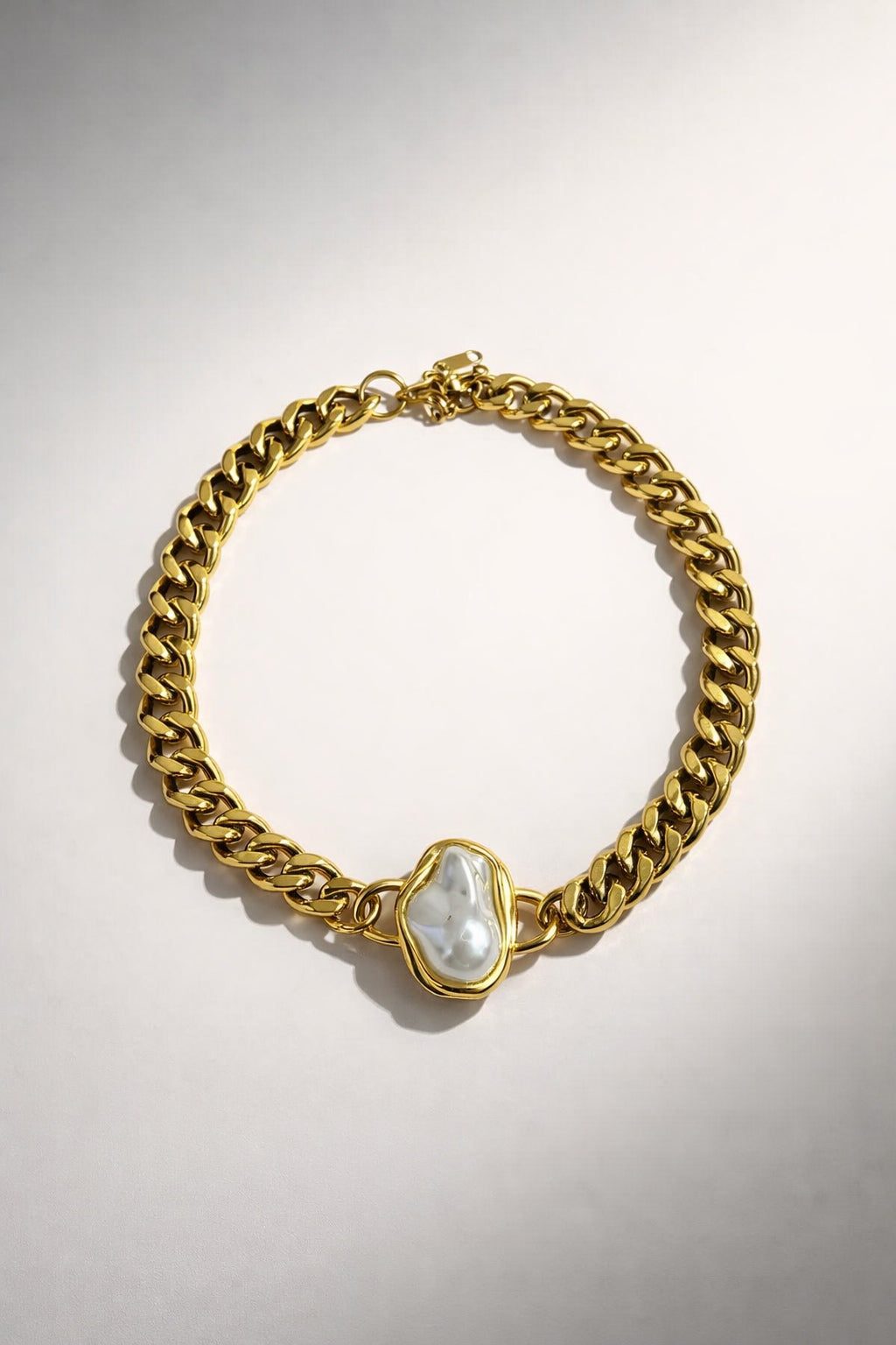 Trendy gold chain necklace with pearl pendant, chunky polished chain design