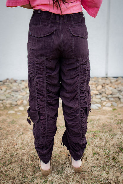 Free People - Scorpio Shirred Mid-Rise Cargo Pants - BLACK COFFEE