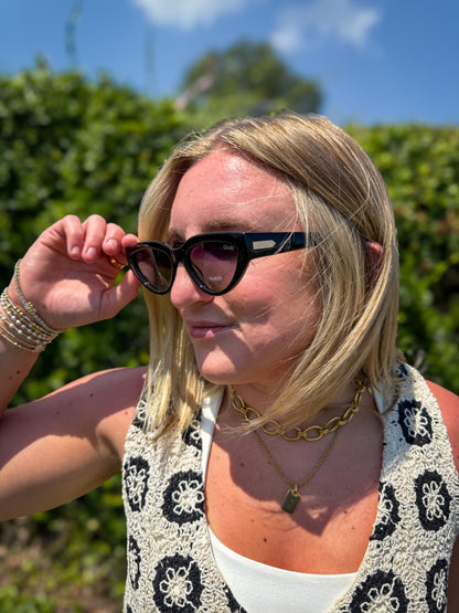 Quay Sunglasses - Narrow Down - BLACK