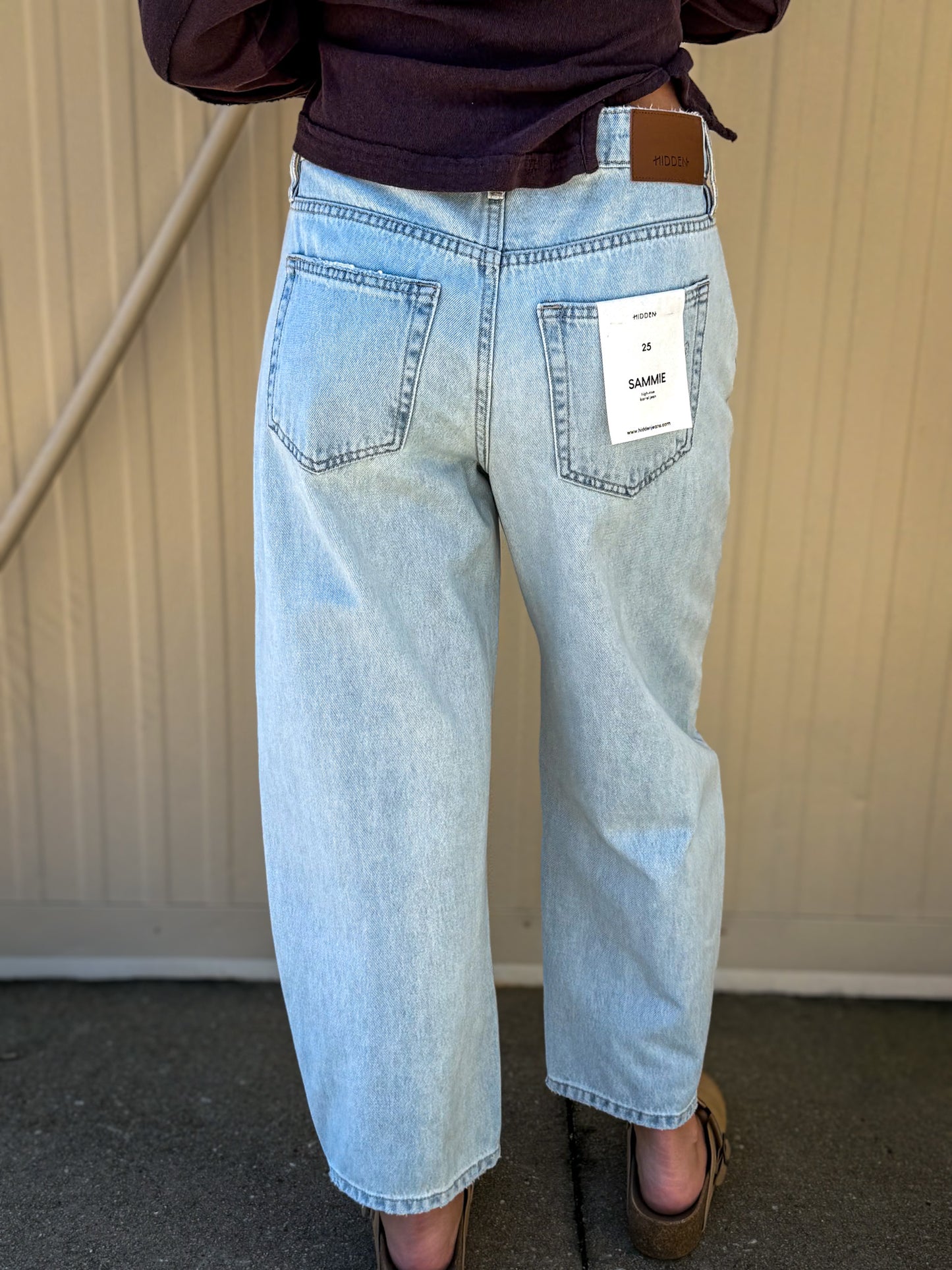 Hidden - SAMMIE - Light Wash 25" Inseam Barrel Jean