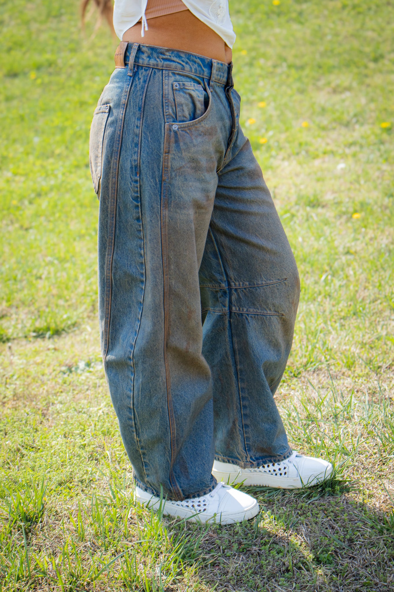 Free People - Good Luck Mid-Rise Barrel Jeans - LOST IN THE DESERT