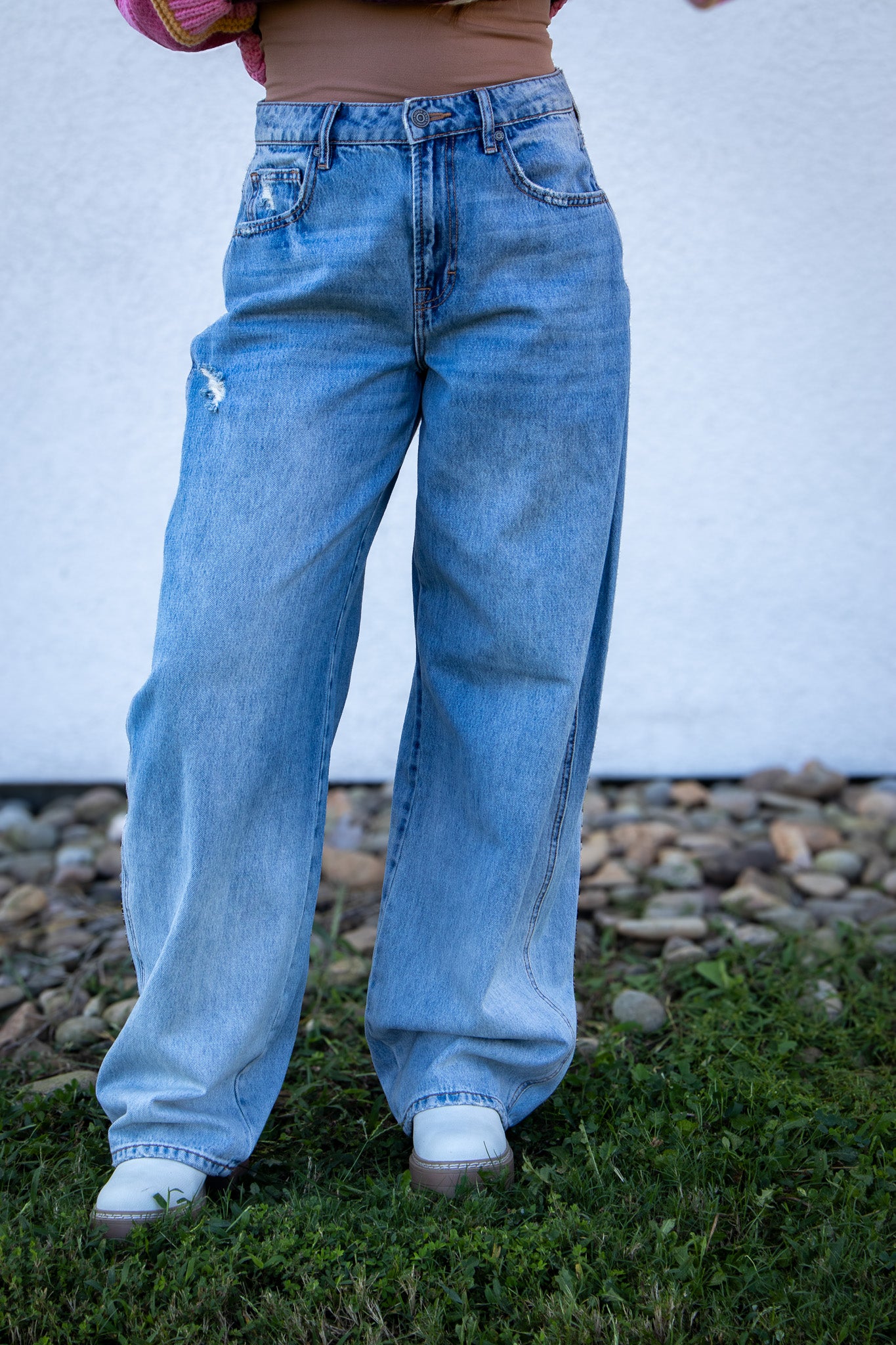 Hidden - SAMMIE - Medium Light 33" Inseam Classic Barrel Jean