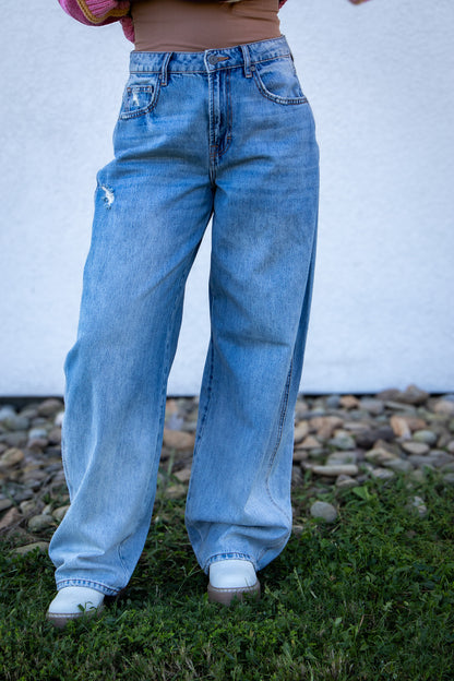 Hidden - SAMMIE - Medium Light 33" Inseam Classic Barrel Jean