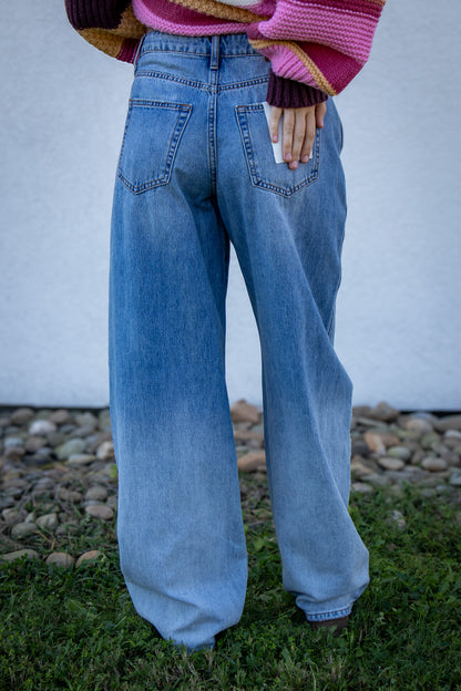 Hidden - SAMMIE - Medium Light 33" Inseam Classic Barrel Jean