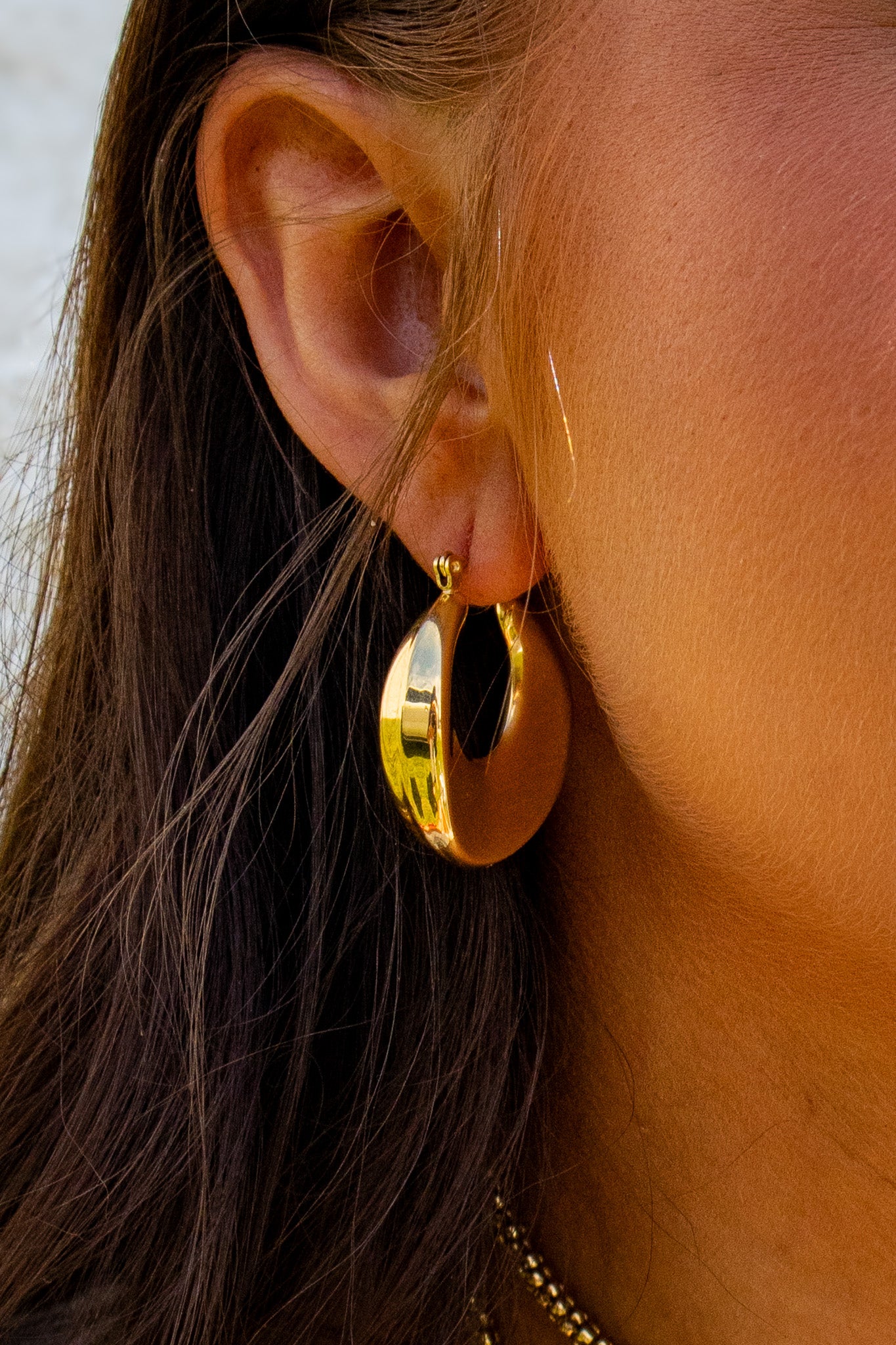 ADORN - Refined In Gold: Chunky High-Shine Hoop Earrings