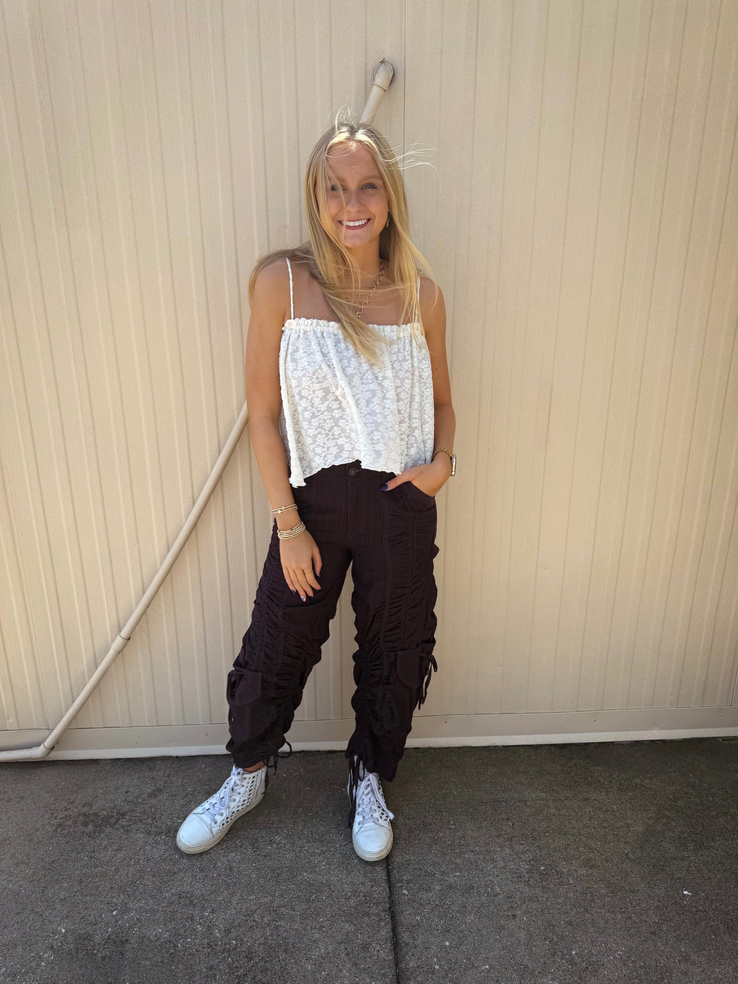 Free People - Scorpio Shirred Mid-Rise Cargo Pants - BLACK COFFEE