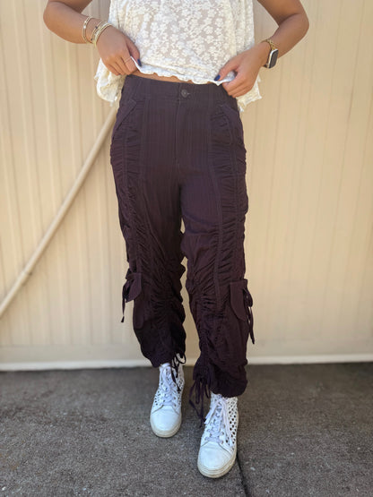 Free People - Scorpio Shirred Mid-Rise Cargo Pants - BLACK COFFEE