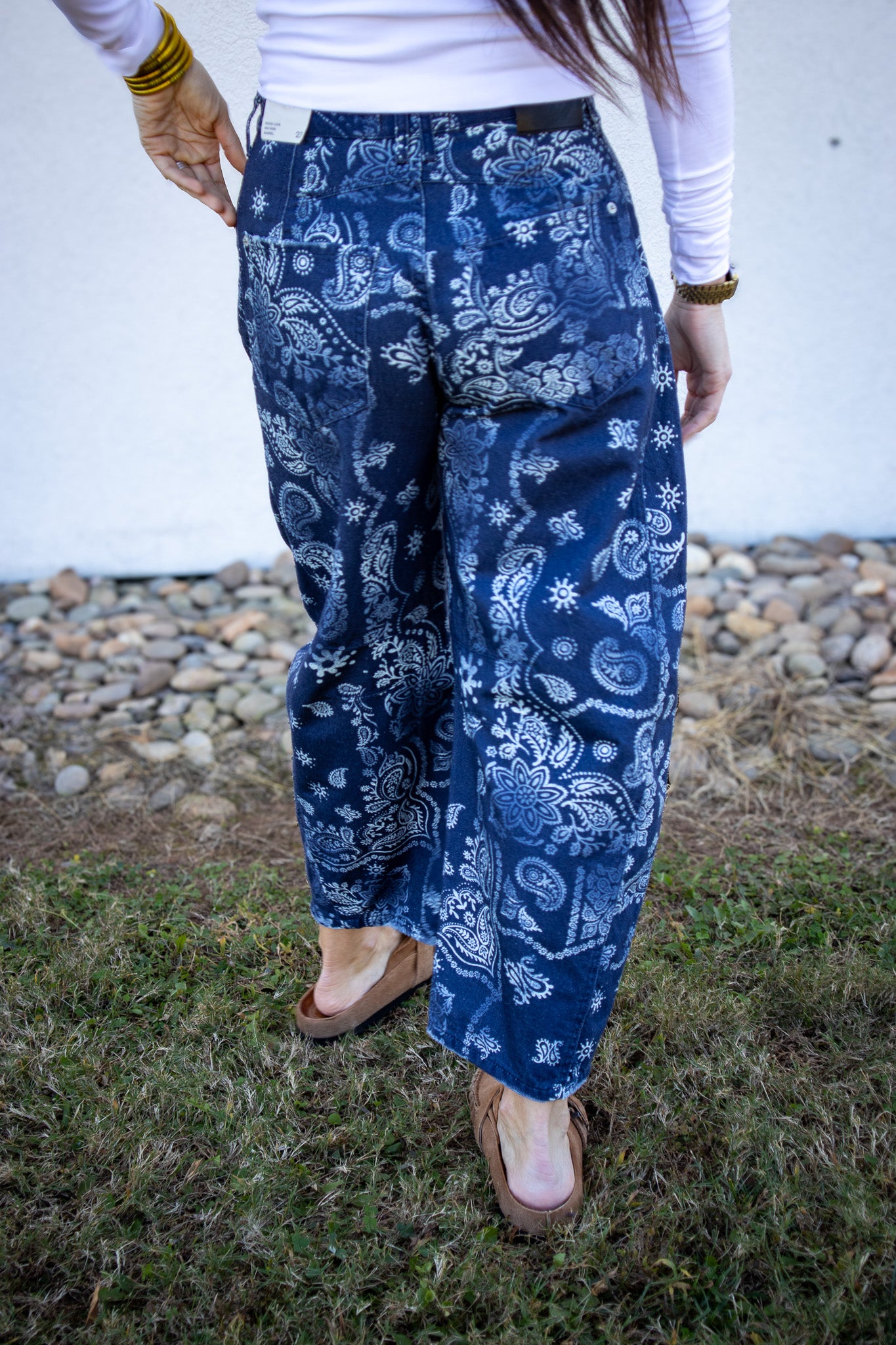 Free People - Good Luck Printed Barrel Jeans - NAVY BANDANA