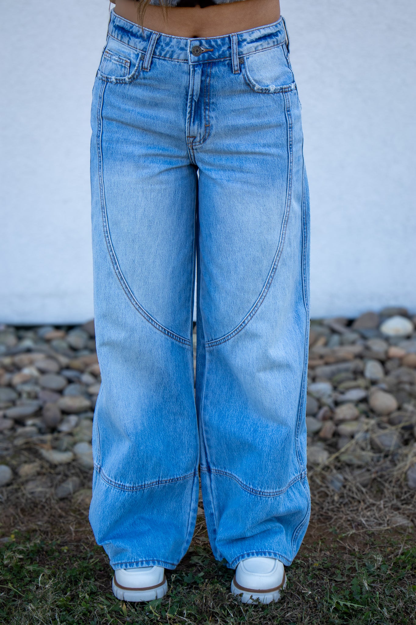 Hidden - Nori - Wide Leg Jean With Curved Seam - Light Wash