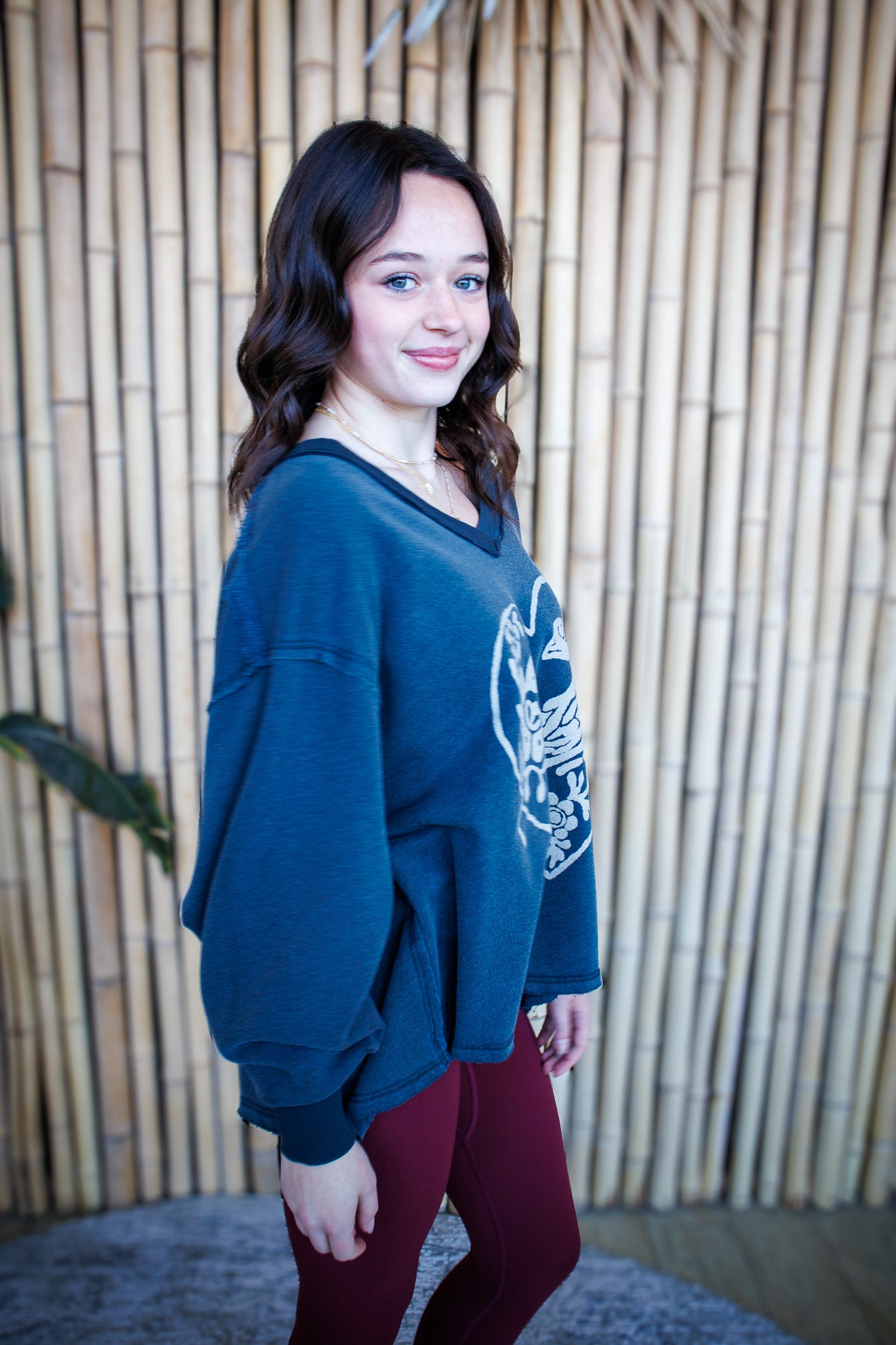 Free People - Venice V-Neck Graphic Sweatshirt - BLACK BIRD COMBO