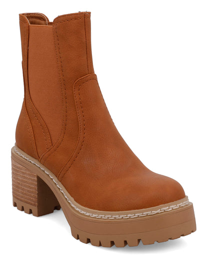 Women’s cognac brown ankle boot with elastic side panels, chunky block heel, and lug sole platform, perfect for trendy fall and winter outfits.
