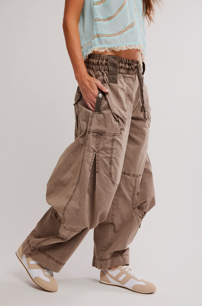 Free People We The Free Onset Cargo Parachute Pants – Dusted Cocoa