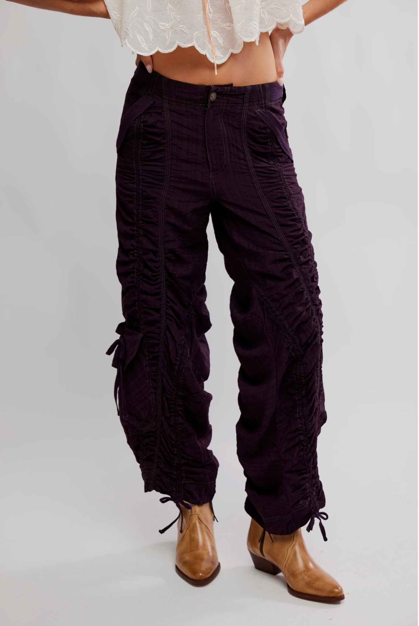 Free People - Scorpio Shirred Mid-Rise Cargo Pants - BLACK COFFEE