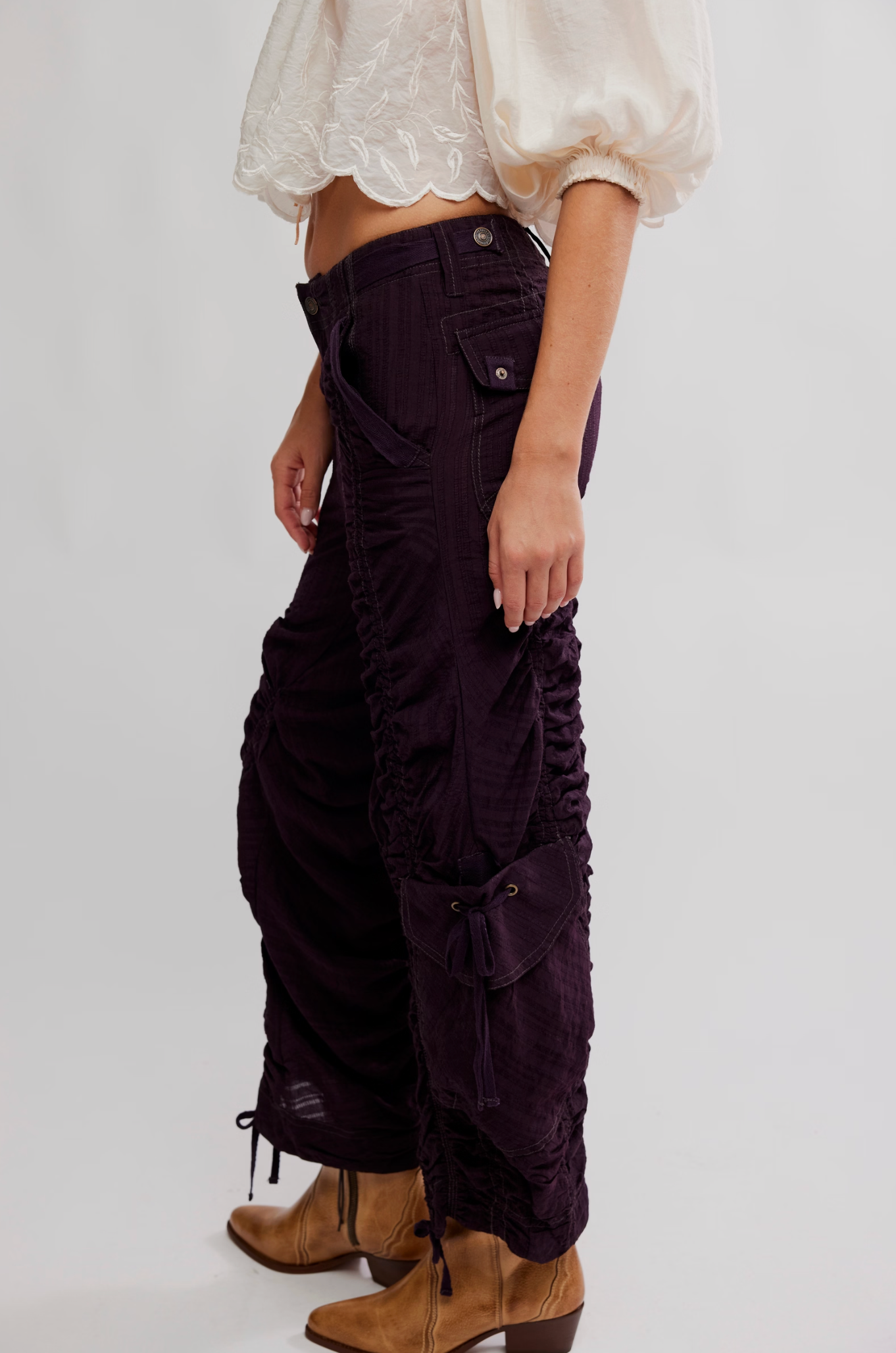 Free People - Scorpio Shirred Mid-Rise Cargo Pants - BLACK COFFEE