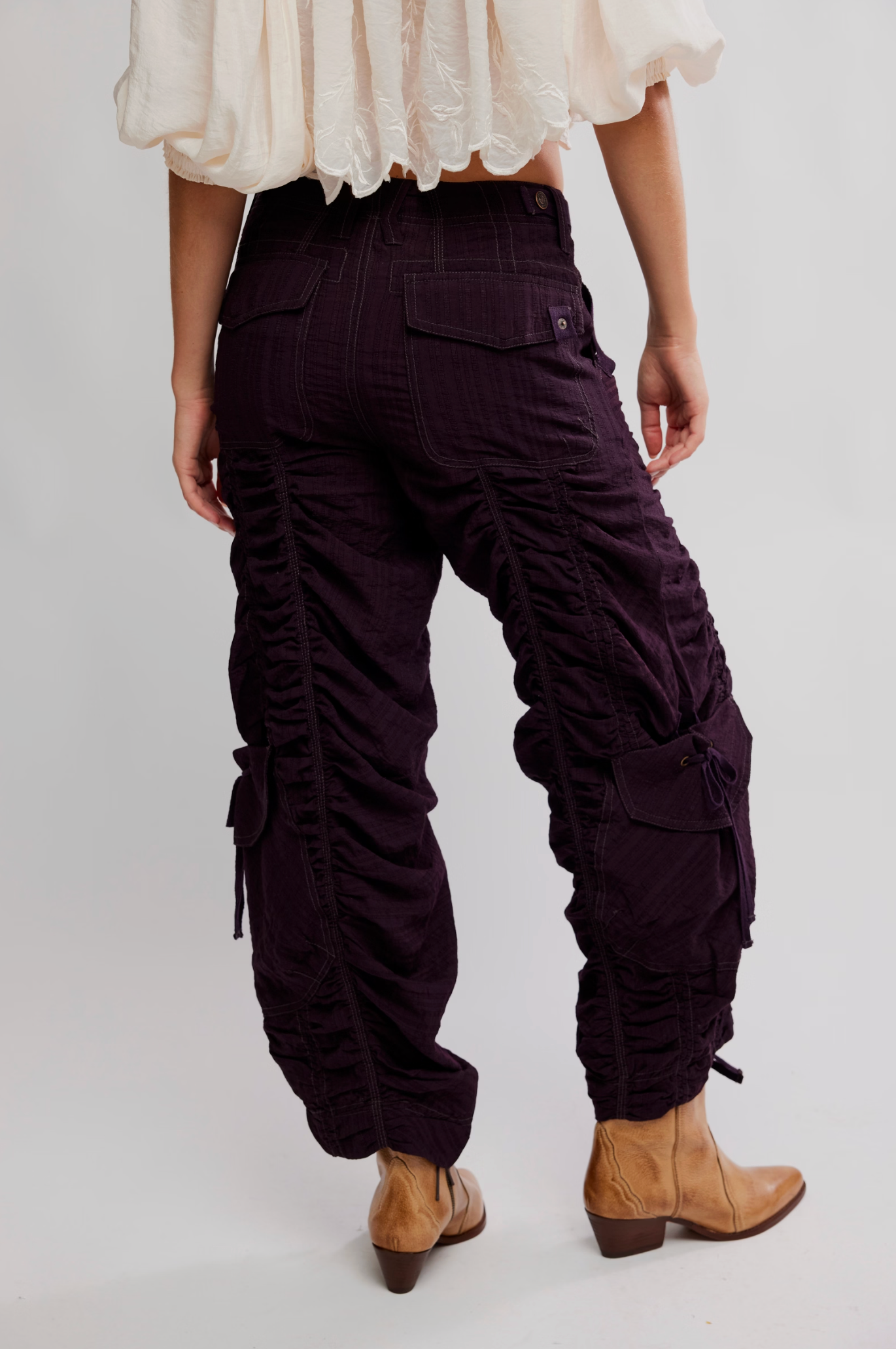 Free People - Scorpio Shirred Mid-Rise Cargo Pants - BLACK COFFEE