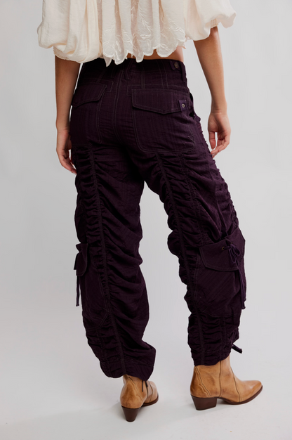 Free People - Scorpio Shirred Mid-Rise Cargo Pants - BLACK COFFEE